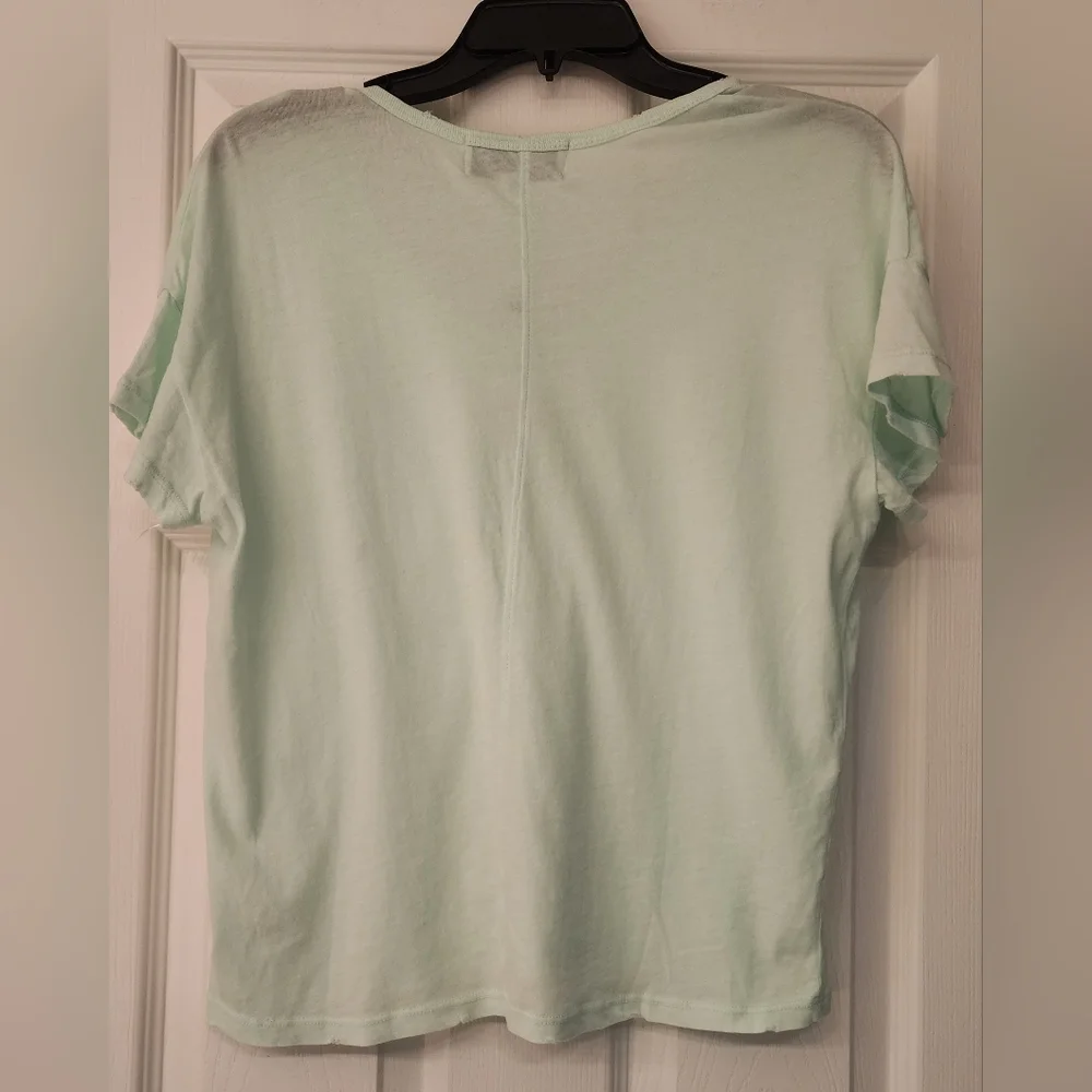 WILDFOX Chrissy V Neck Tee in mint green Size XS - Picture 3 of 7